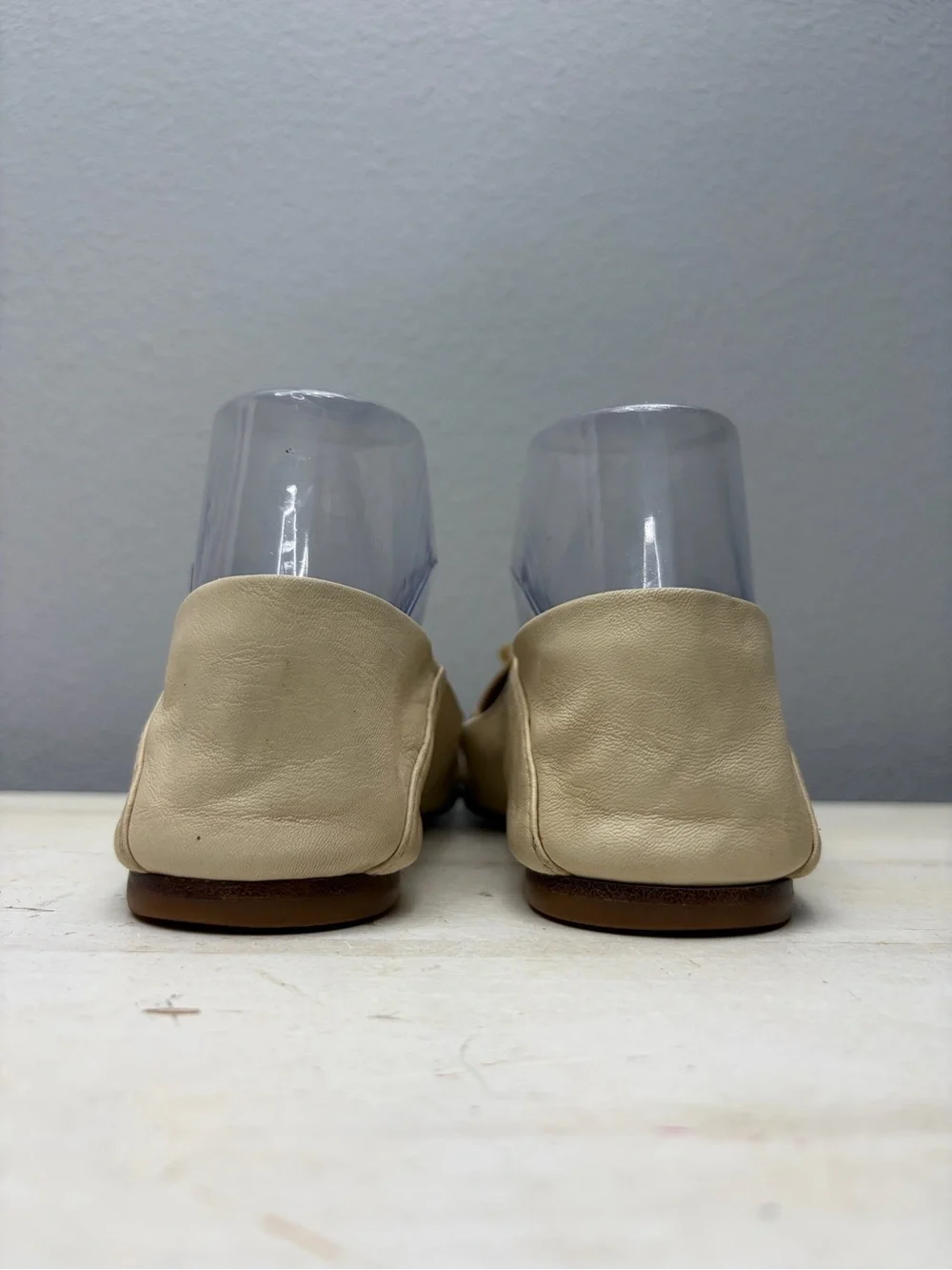 Tory Burch Beige Leather Charm Loafers Size 7